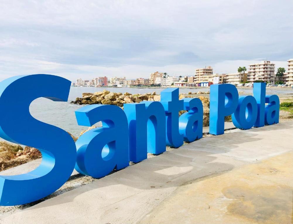 Pet Friendly - Apartamento Centrico Y Cerca De La Playa سانتا بولا المظهر الخارجي الصورة