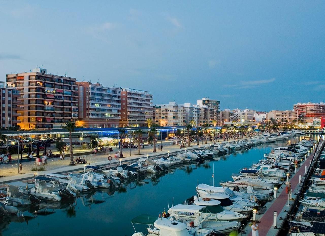 Pet Friendly - Apartamento Centrico Y Cerca De La Playa سانتا بولا المظهر الخارجي الصورة