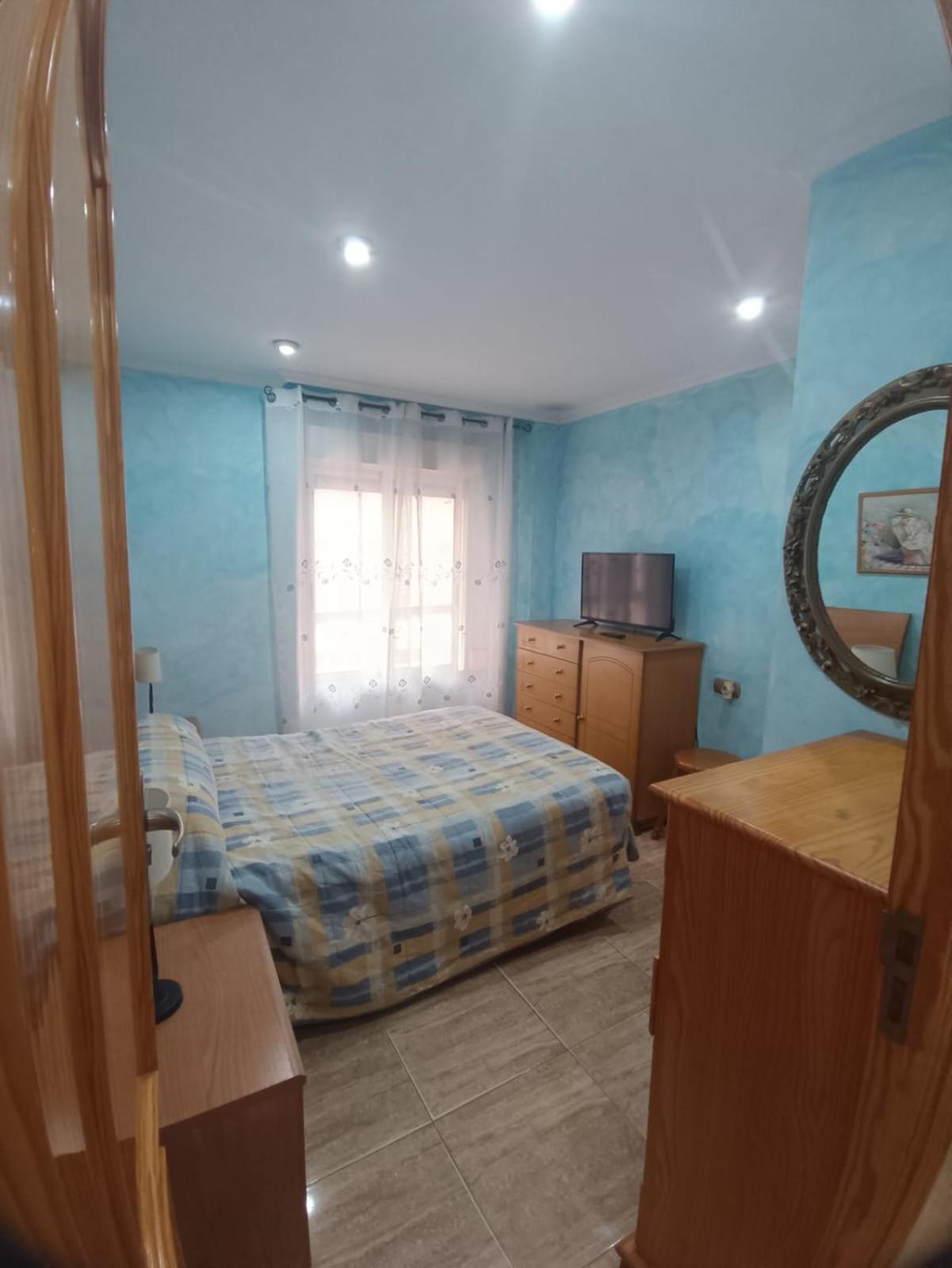 Pet Friendly - Apartamento Centrico Y Cerca De La Playa سانتا بولا المظهر الخارجي الصورة