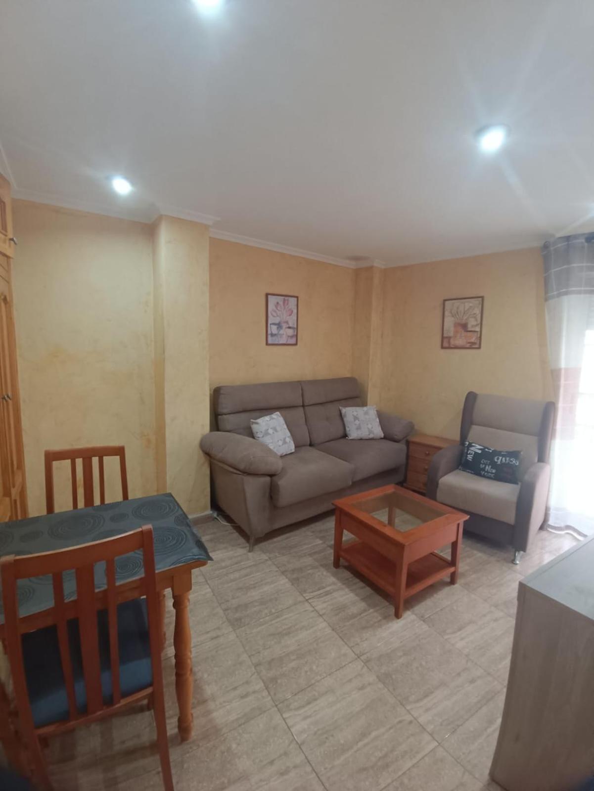 Pet Friendly - Apartamento Centrico Y Cerca De La Playa سانتا بولا المظهر الخارجي الصورة