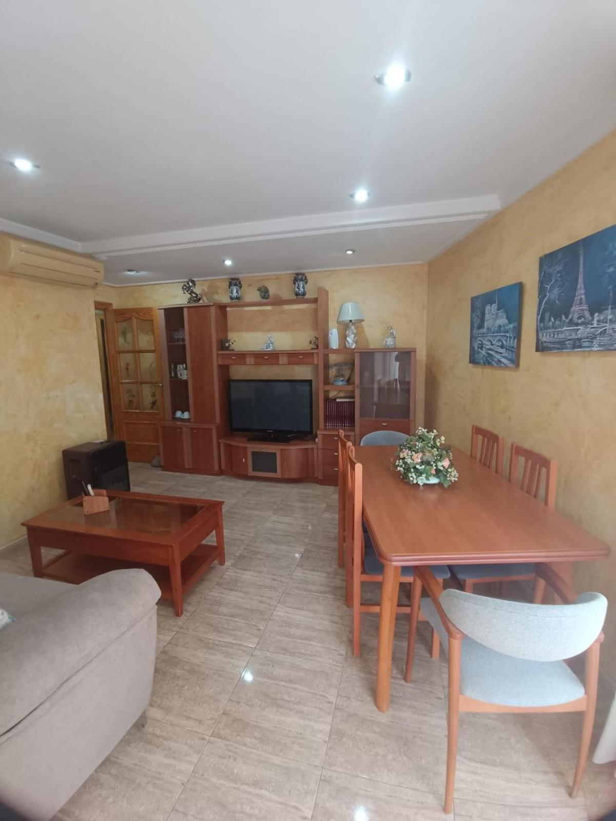 Pet Friendly - Apartamento Centrico Y Cerca De La Playa سانتا بولا المظهر الخارجي الصورة